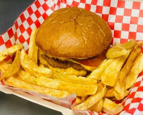 Gizmo Chili Cheeseburger