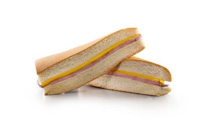 Tostadas de Pan de Agua con Jamón, Queso y Huevo