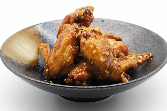 P48. Deep-Fried Chicken Wing with Honey Garlic 蒜香蜜糖雞翼