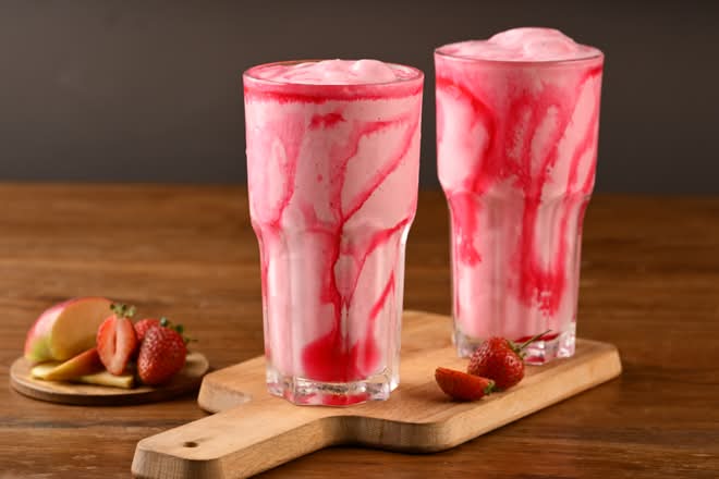 Apple Berry Blush Shake