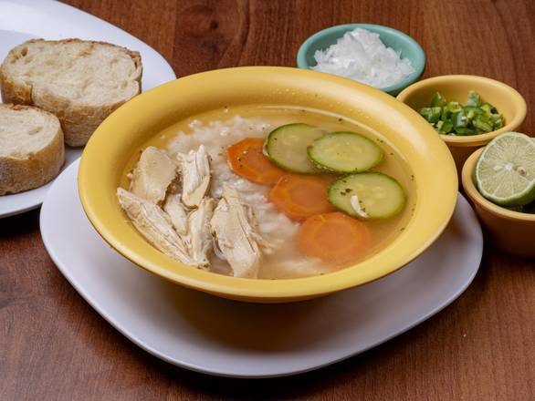 Consomé con pollo