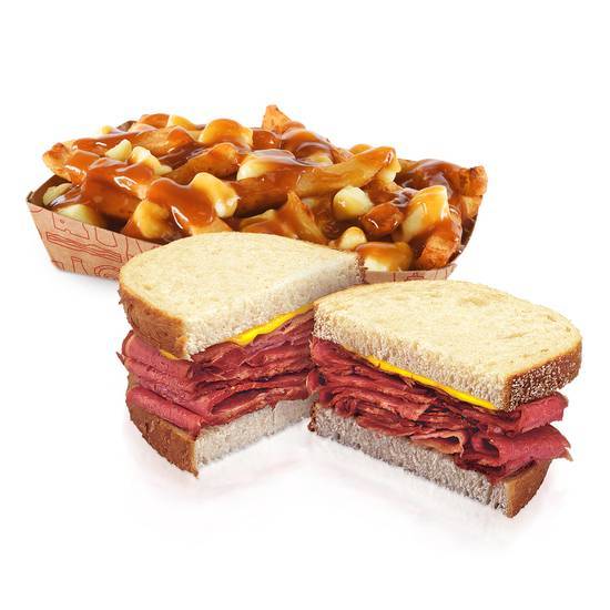 Sandwich viande fumée avec poutine / Smoked Meat Sandwich with Poutine