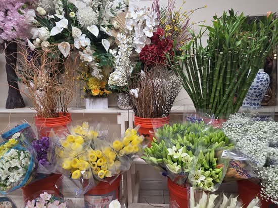 Rosa Flowers & Gifts (2478 SW 137th Ave,)