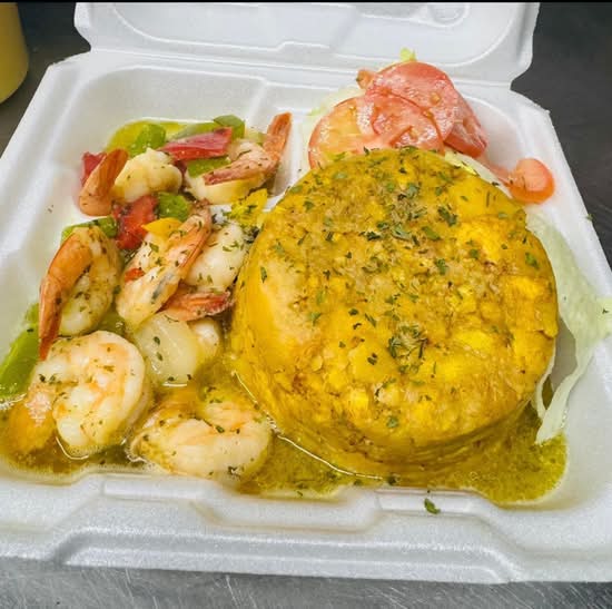 Mofongo de Camarones al ajillo/Shrimp