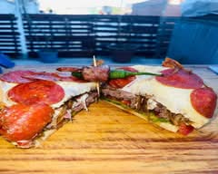 Hamburguesas y alitas la curandera