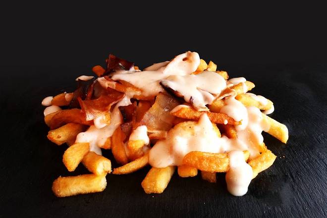 Frites Rustiques sauce Fromagère + Bacon