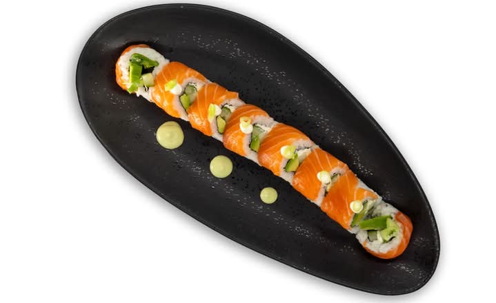 Whole Roll Philly Salmon 整卷费城三文鱼