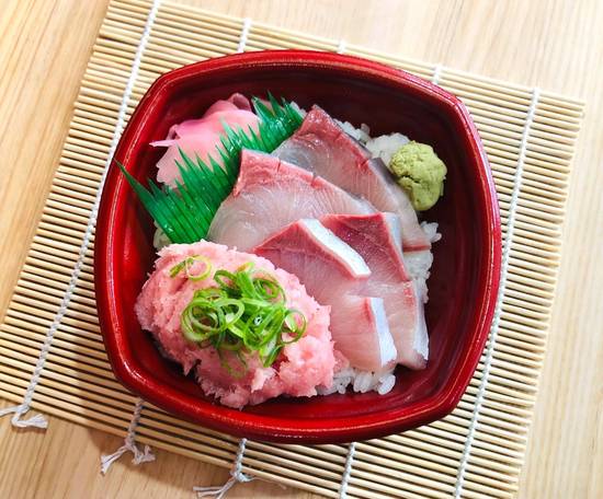 ぶり2 ちまき1 海鮮丼6 お得な海鮮丼ぶりセット – エンマキ食堂