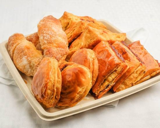 12 La Dozena: Pastelito | Assorted Classics