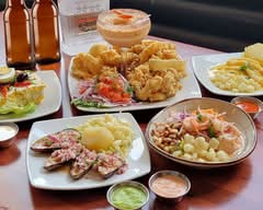 Rincon Limeño Restaurant (409 Chelsea Street)