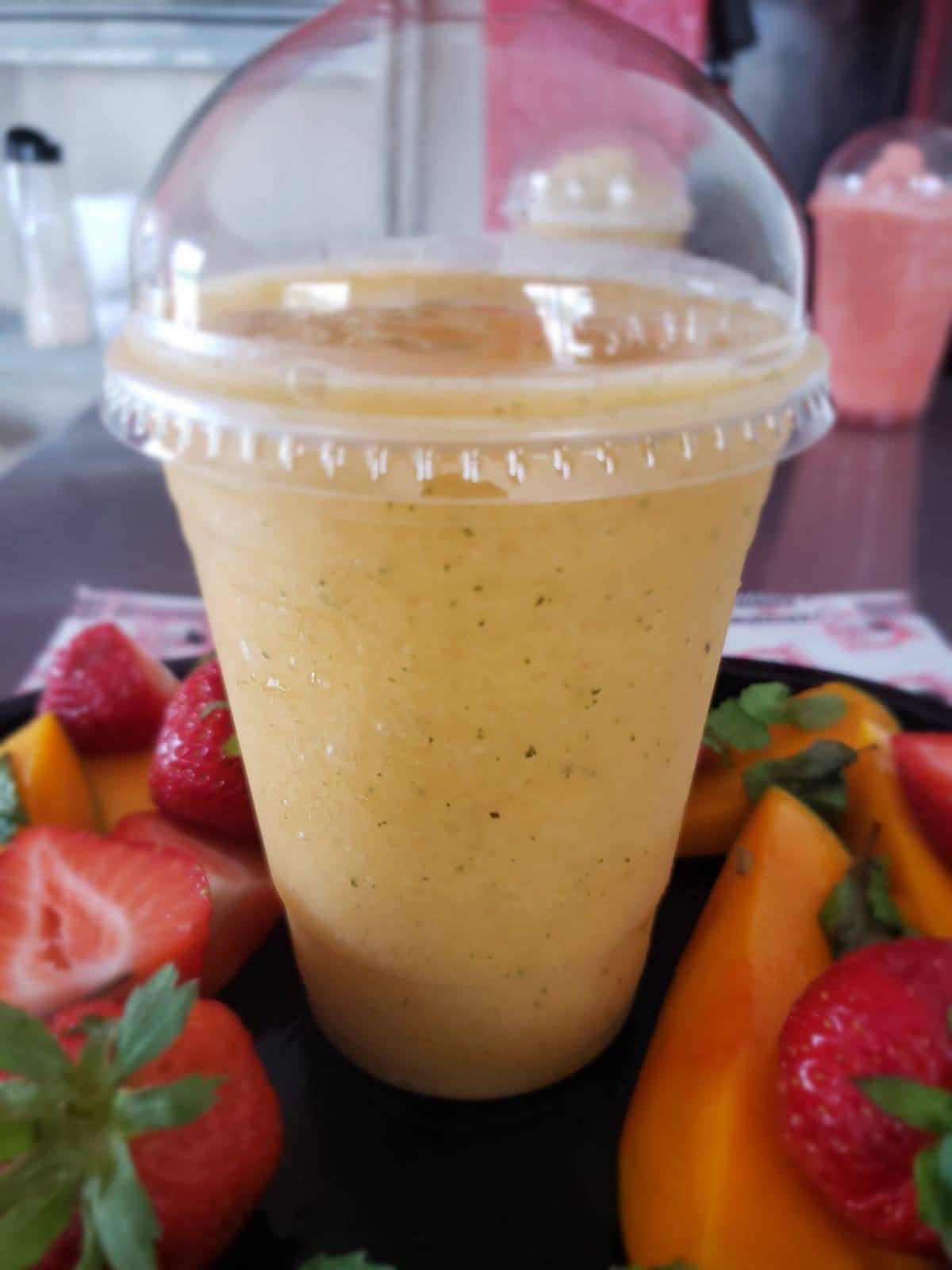 Papas con pollo individual + Smoothie de Mango