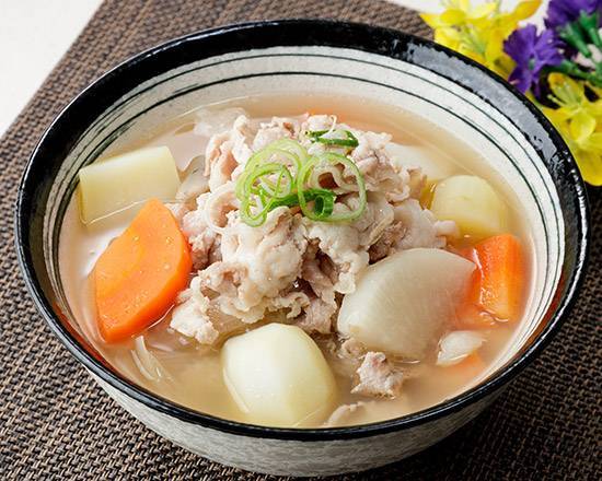 具だくさん豚汁 Pork miso soup with lots of ingredients