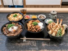 【国産】ジューシー鶏天丼と濃厚牛もつ丼 【丼暁】