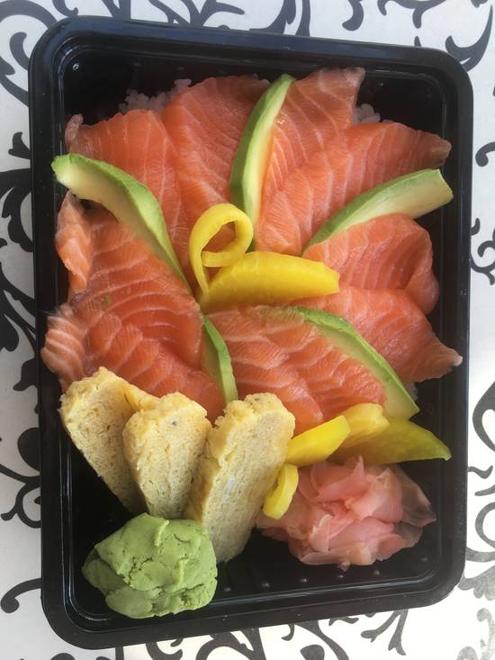 Fresh Salmon with Veg and Rice - Chirashi Sushi