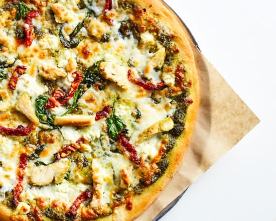 NAT'S CHICKEN PESTO PIZZA