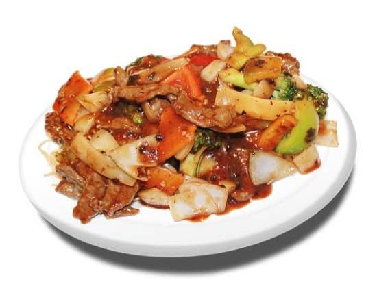 25. Nouilles frites au poulet ou bœuf avec légumes et sauce aux haricots noirs /Chicken or Beef Fried Noodles with Mixed vegetables and Black Bean Sauce / 豉椒鸡(牛)面(脆面)