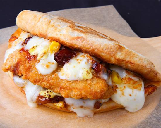 マヨチキでチキンを挟んだ 裏ピザサンド Chicken sandwiched with mayochiki Pizza Sandwich