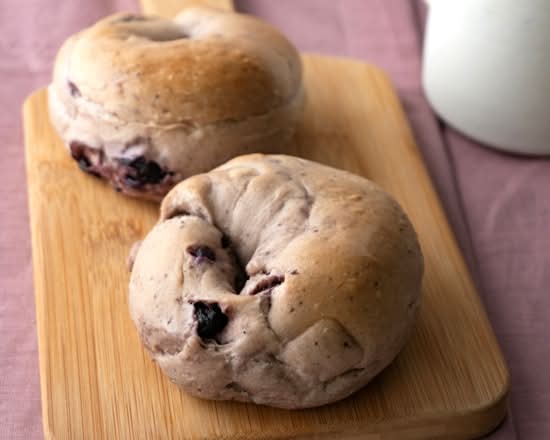 ブルーベリーのもっちり湯種米粉入りベーグル　2個入（成城石井自家製）　J-438