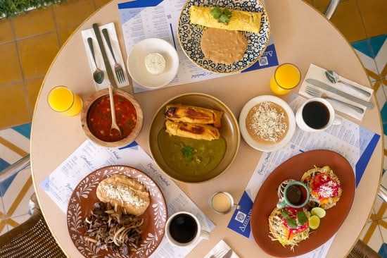 La Terraza Azteca Inn