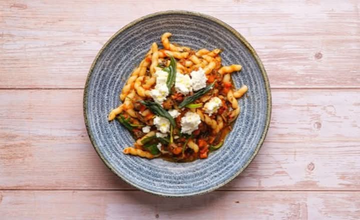 Lentil & ricotta ragù busiate