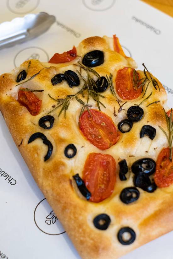 Focaccia z dodatkami