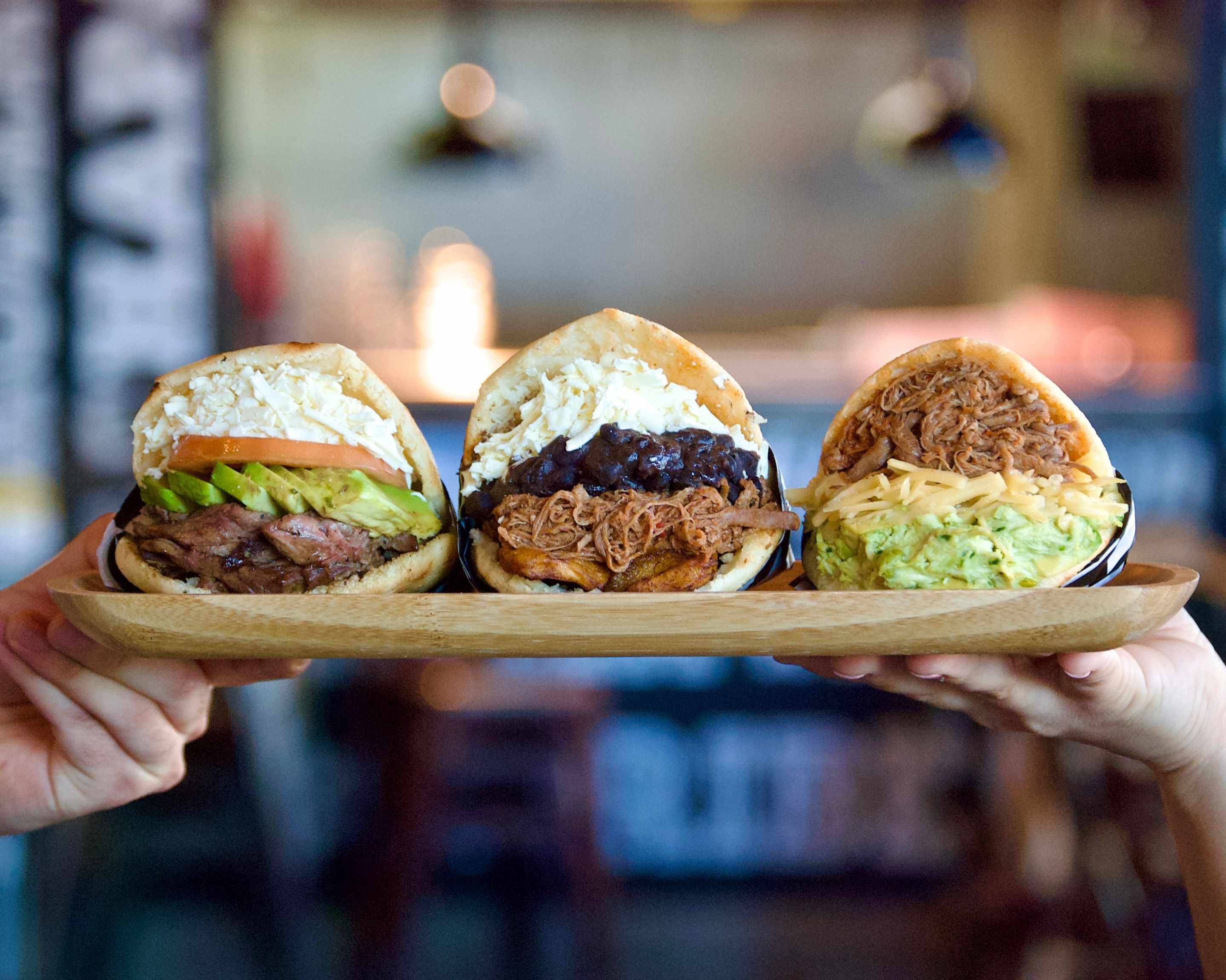 Order Doggi's Arepa Bar Aventura Menu Delivery【Menu & Prices