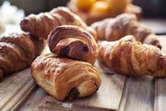 4 Pains Au Chocolat + 4 Croissants