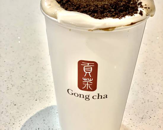 hot brown sugar pearl oolong milk tea with oreo milk foam