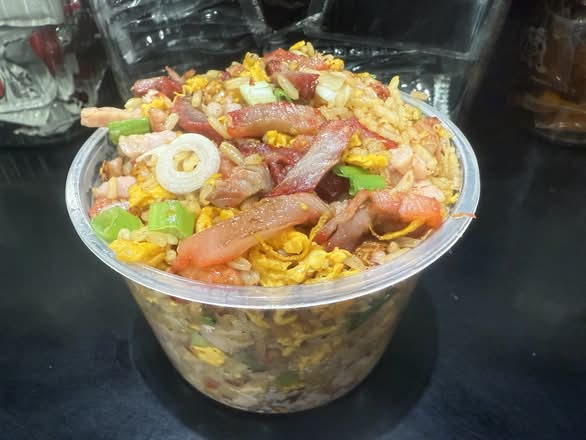 Arroz  frito regular ( pork fried rice 16Oz )