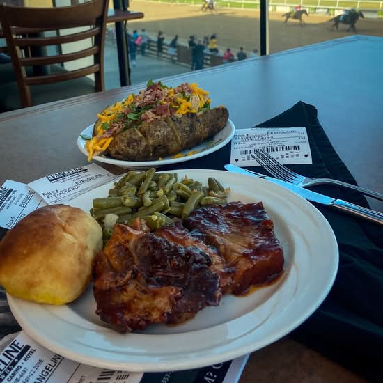 Silks Clubhouse - Evangeline Downs Racetrack Casino Hotel
