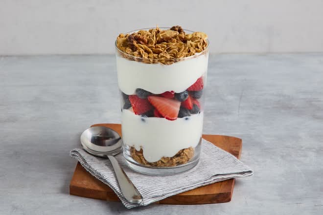 Fresh Berry & Yogurt Parfait