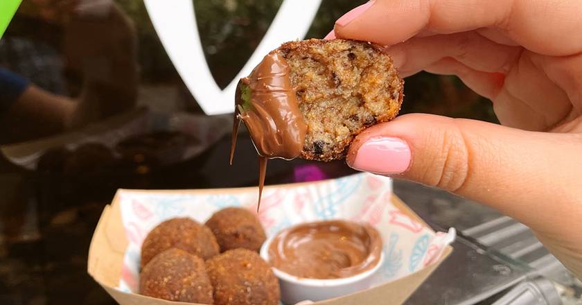 Order Oreo food online from Dos Croquetas store, Medley on bringmethat.com