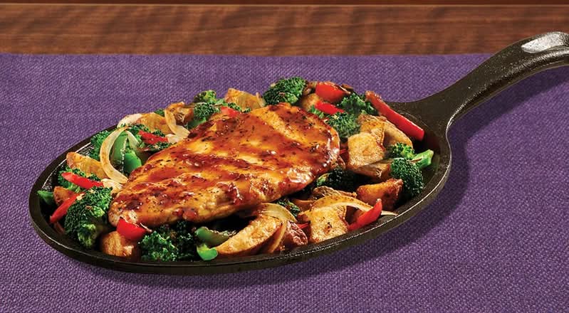 BOURBON CHICKEN SIZZLIN' SKILLET