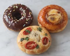 DOUZO DONUTS