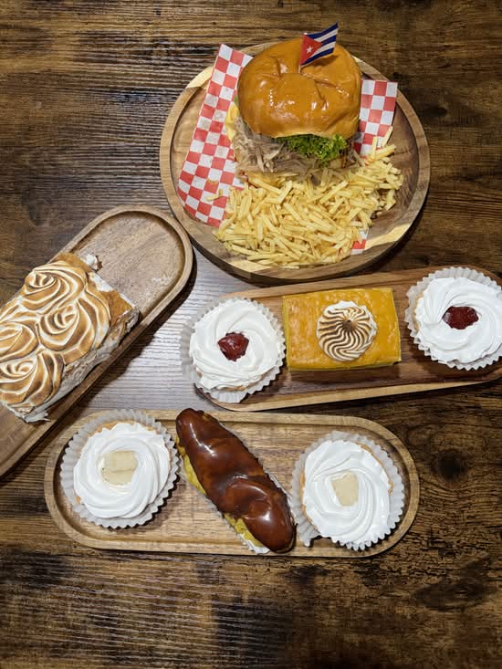 El Kioskito Cubano (900 E Braker Ln, 180)