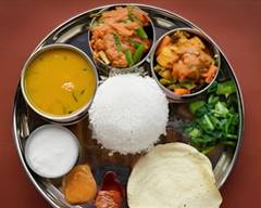 【本格インドカレー・チーズナン・ビリヤニの名店】SAREE【四日市市  新正】