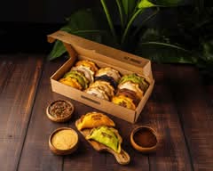 Las Muns Empanadas · Yorkville (Toronto)