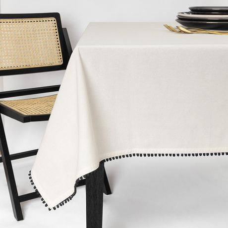 Thyme & Table Nappe rectangulaire 84 po, Pom Blanc