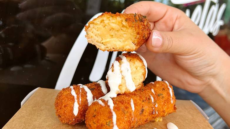 Order Mac + Cheese + Bacon food online from Dos Croquetas store, Medley on bringmethat.com