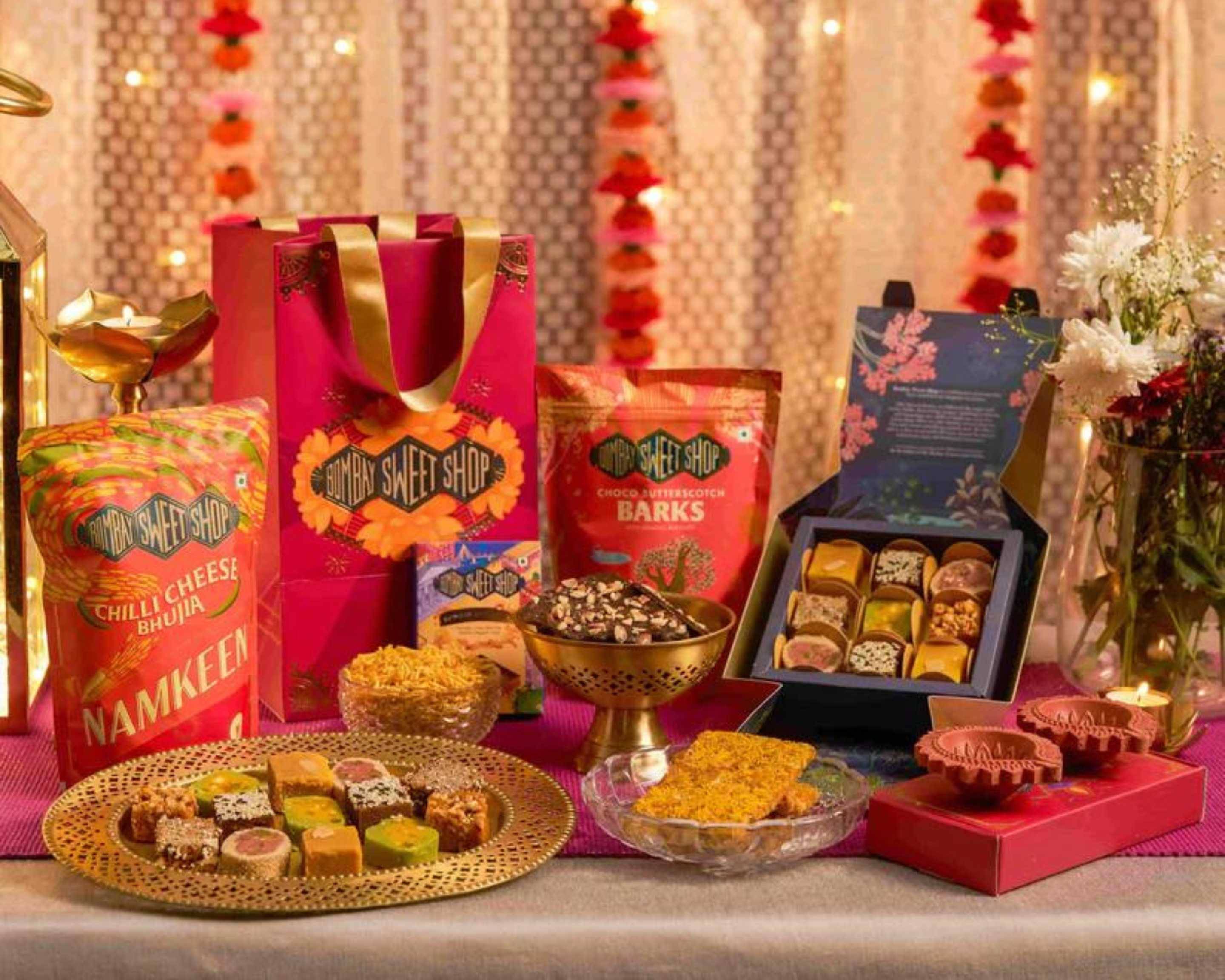 Vip Gift Tokri / Indian Sweets Holiday Gift Basket, 7 Pounds, INDIAN MITHAI  #19398 | Buy Gift Basket Online | Indian sweets, Holiday gift baskets, Sweets  gift basket
