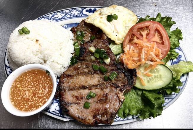 Com Suon Heo Nuong Xa