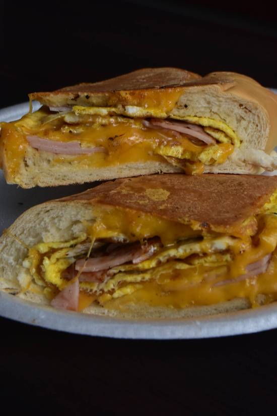 Sándwich de tortilla (con jamón y queso)