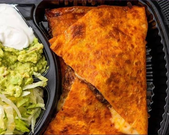 QuesaBirria Quesadilla y consome