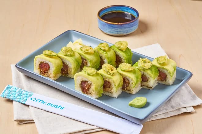 Sushi Tuna King - Atún Picante, Aguacate y Chile Tempura