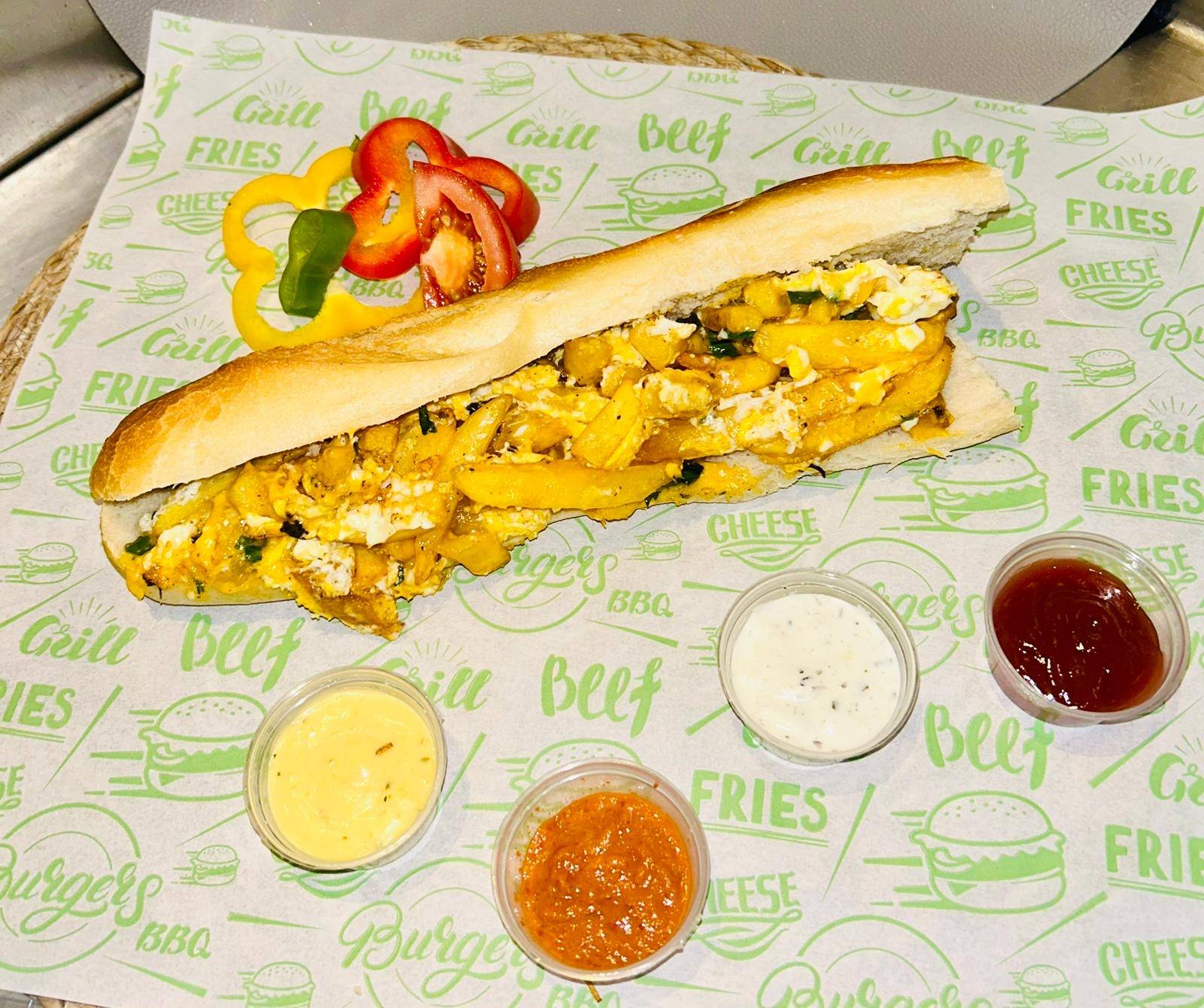 Sandwich baguette frites omelette