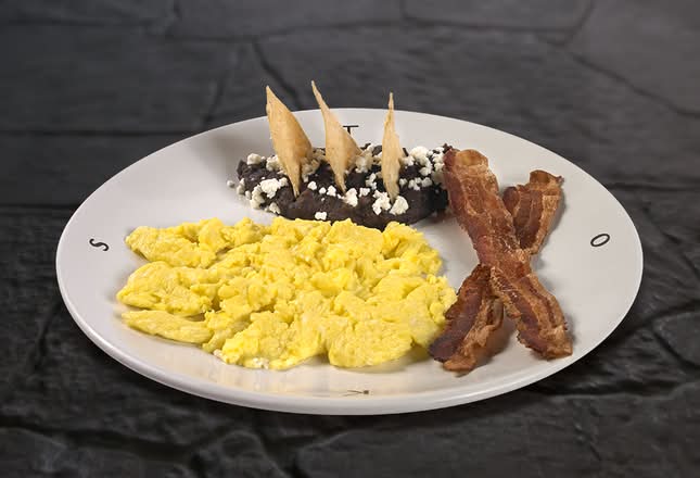 Huevos Revueltos con Tocino