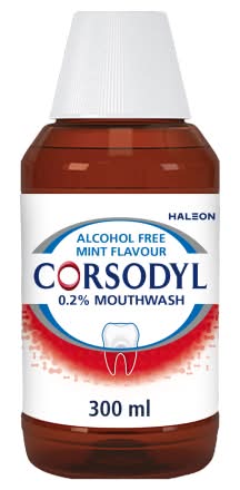 Corsodyl Peppermint, Medicated Antibacterial Mouthwash (300ml)
