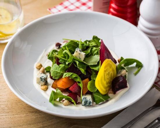 Salad with Beetroot and Gorgonzola