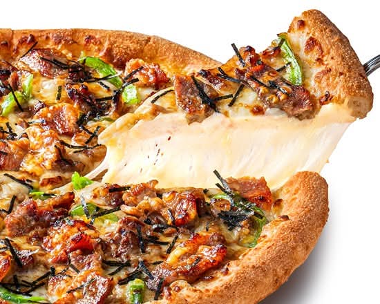 炭火香ばしい 鹿児島県産黒豚ピザ Charcoal-flavored Kagoshima Kurobuta Pizza