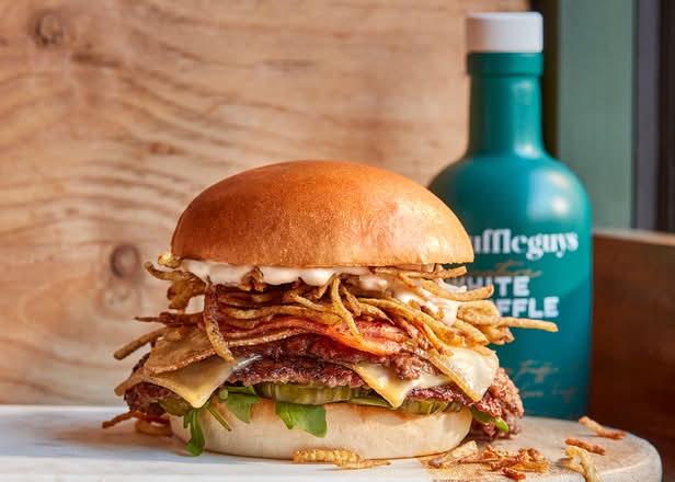 TRUFFLE RACLETTE SMASHED BEEF Burger incl. a side